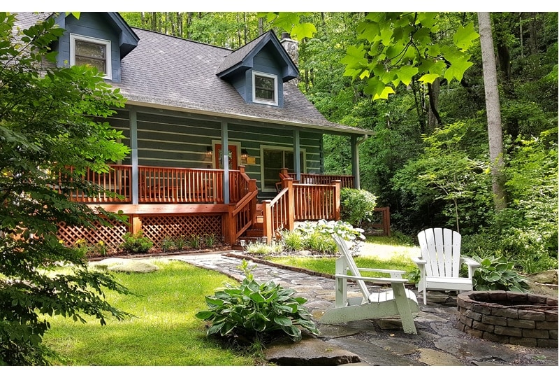 Exterior of Cozy Cabin